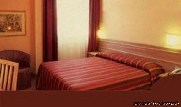 Hotel Ascot Binasco Zimmer foto